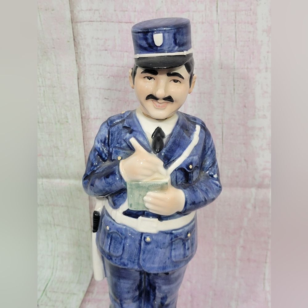 Musical Policeman Decanter‎ - Picture 4 of 9